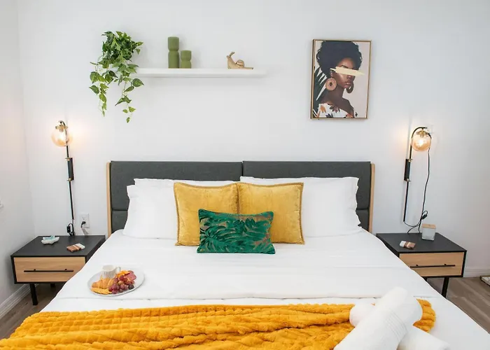 By The • King Bed + Bbq Grill *