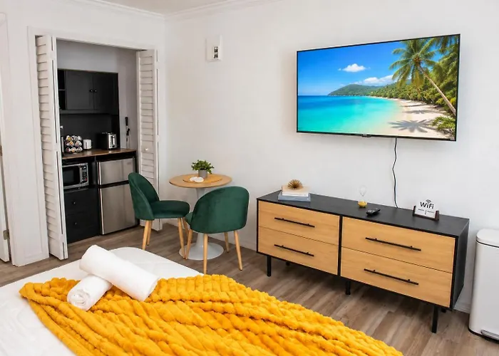 By The • King Bed + Bbq Grill * Clearwater Beach