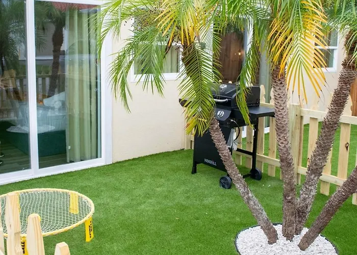 Apartment By The • King Bed + Bbq Grill *
