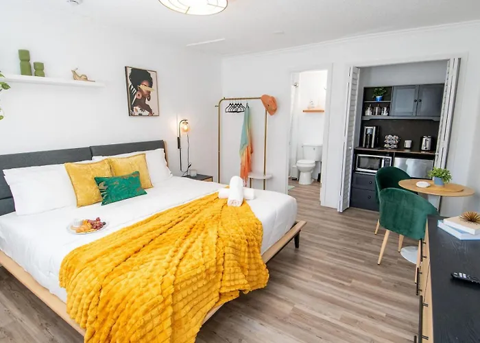 By The • King Bed + Bbq Grill * Clearwater Beach