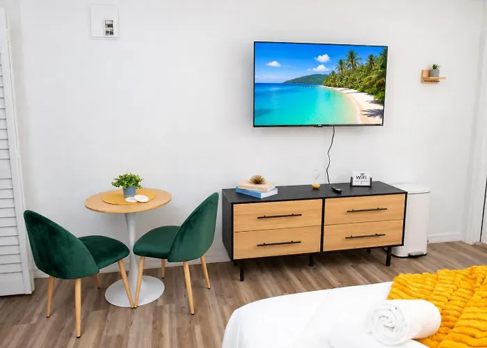 By The • King Bed + Bbq Grill *