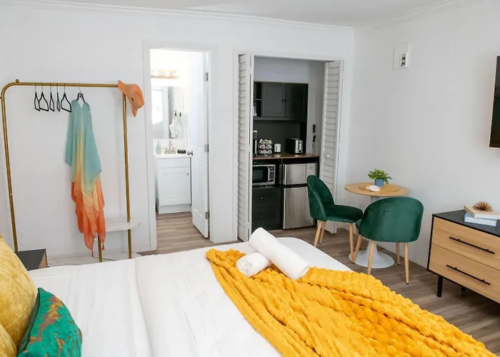 By The • King Bed + Bbq Grill * Clearwater Beach